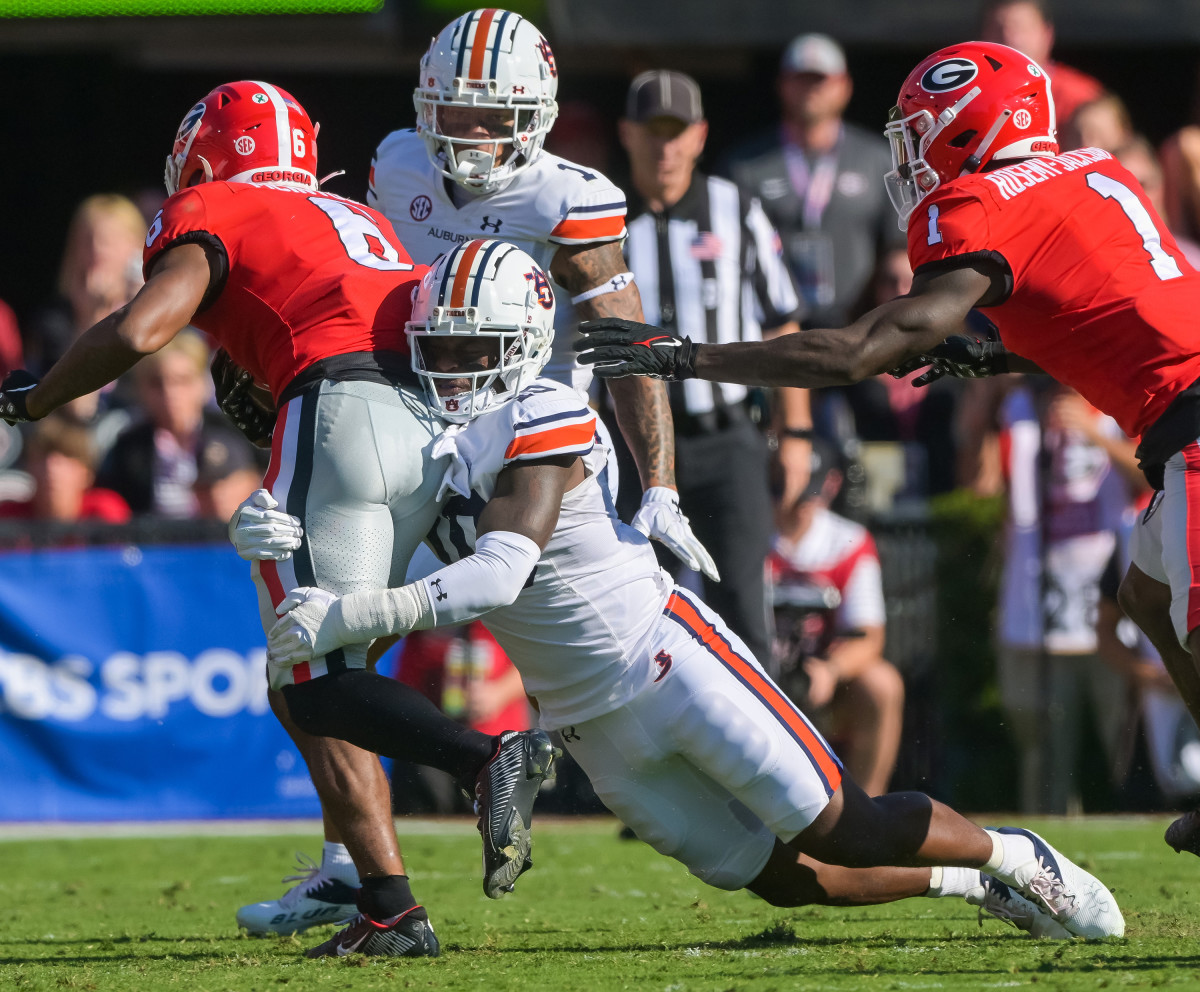 Owen Pappoe makes a tackle vs Georgia